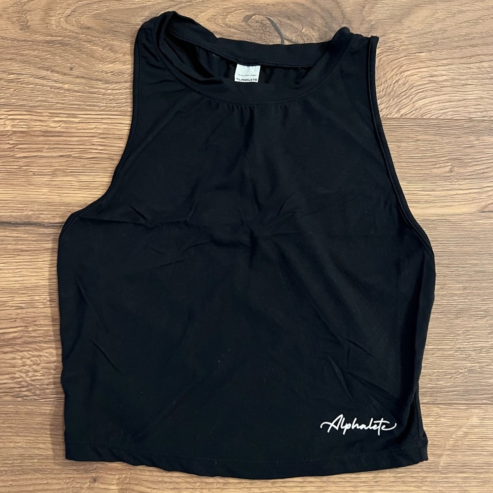 Alphalete crop tank black